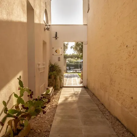 Historic Building With Pool Gagliano del Capo